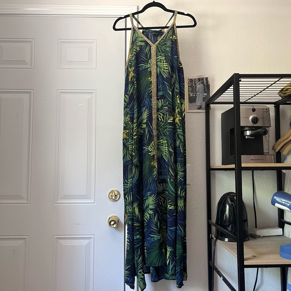 AMERICA & BEYOND navy green leaf tropical floral sleeveless maxi dress